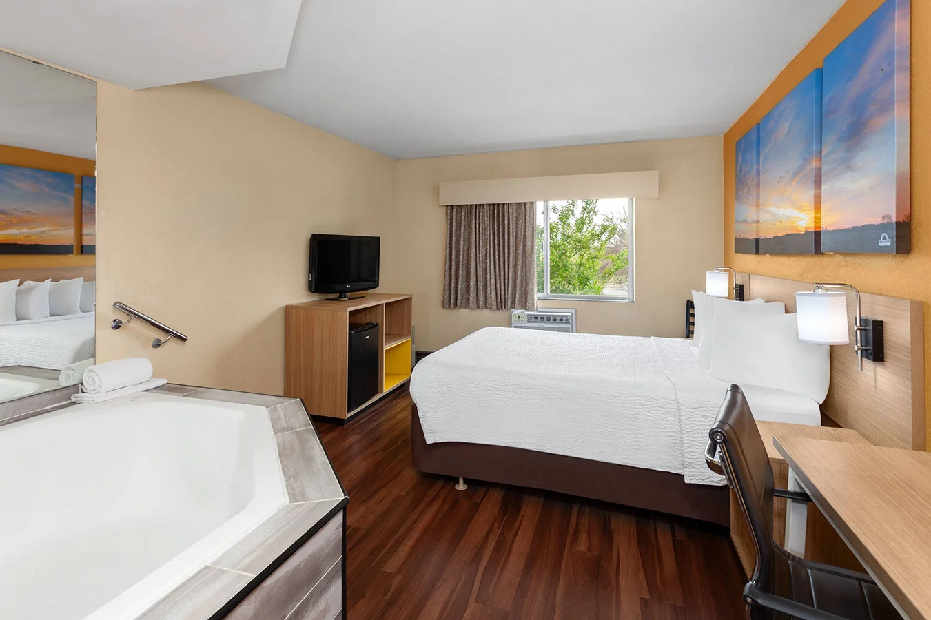 Days Inn | King Room Side View
