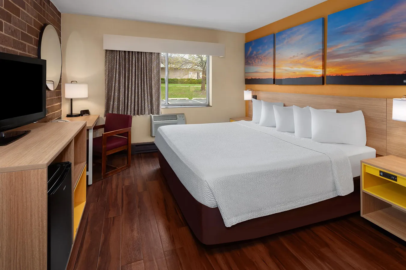 Days Inn | King Room Isometric View Left