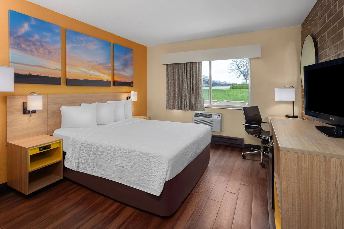 Days Inn | King Room Isometric View Right