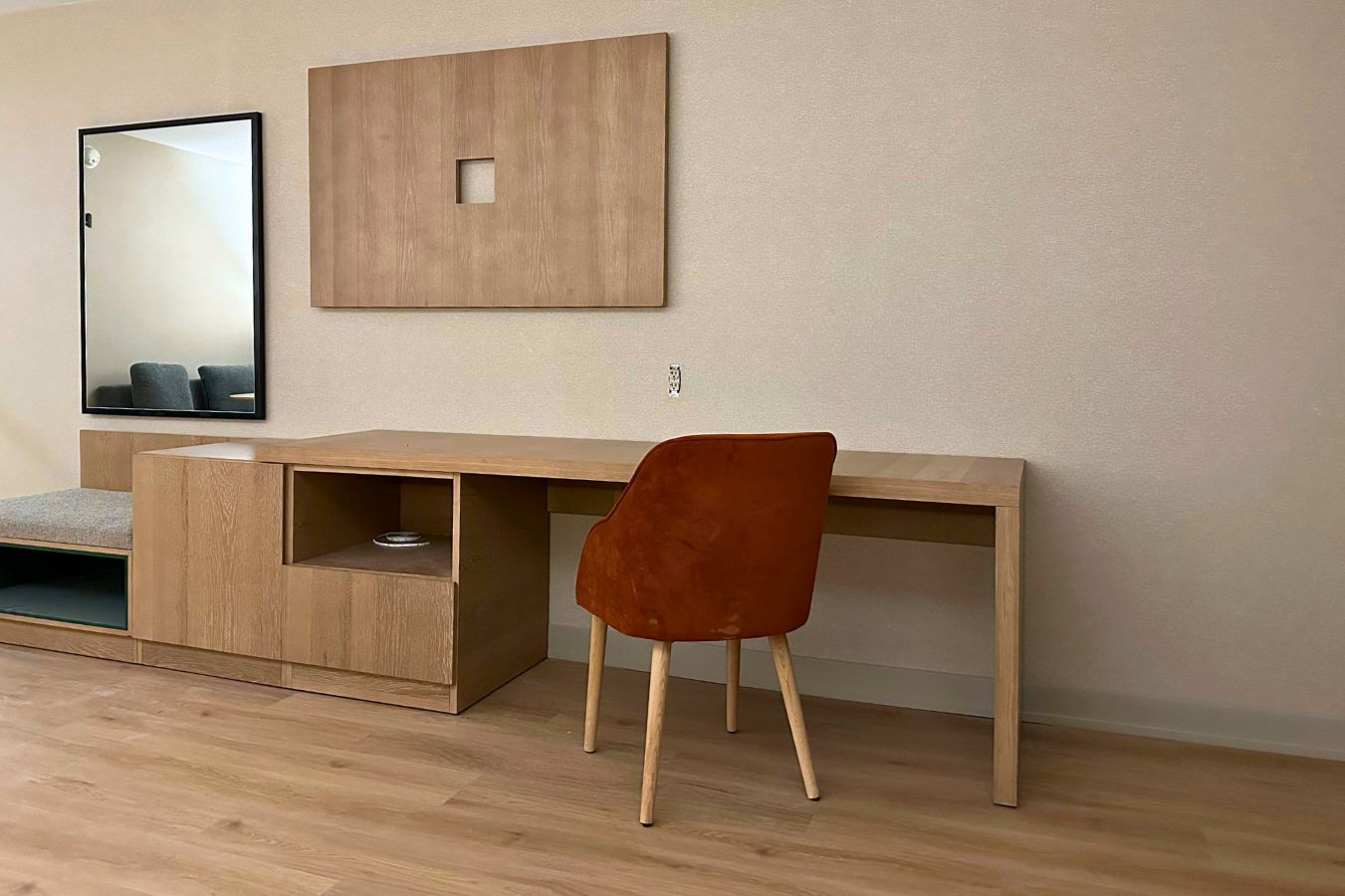 Guestroom furniture